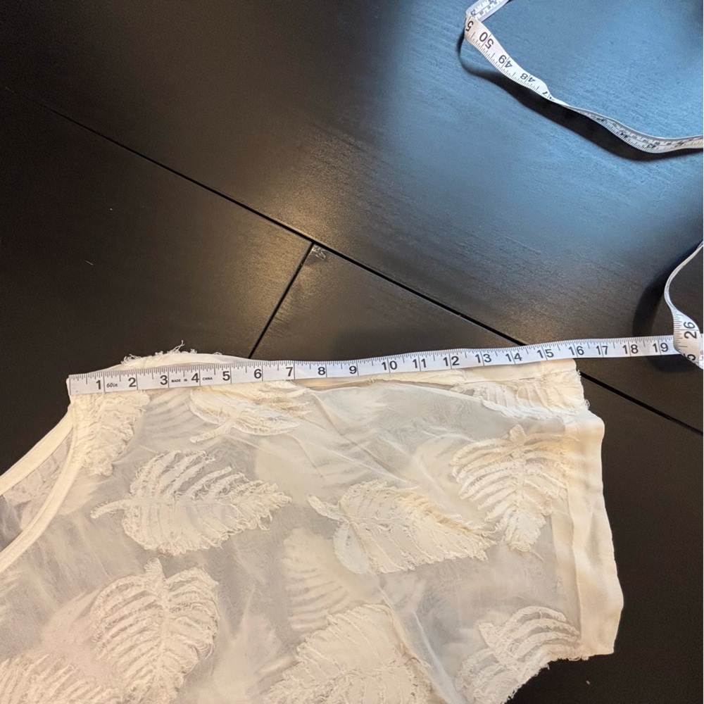 Aritzia Wilfred Sz S Blayze cropped blouse in a white leaf semi-sheer fabric - Picture 10 of 11